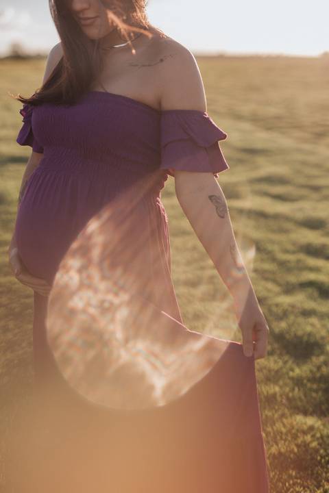 Ensaio de gestante no campo'