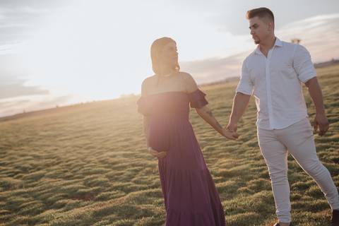 Ensaio de gestante no campo'