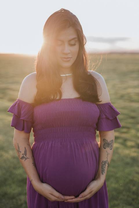 Ensaio de gestante no campo'