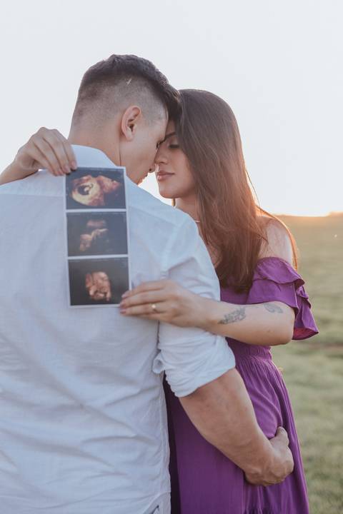 Ensaio de gestante no campo'