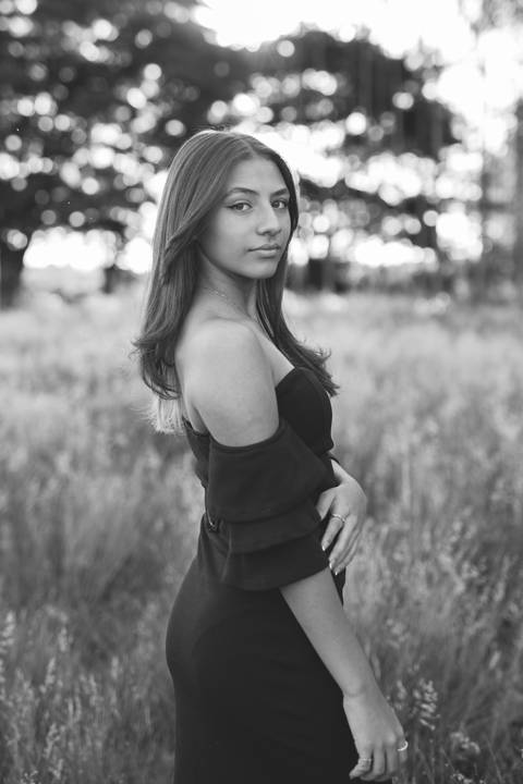 Ensaio feminino no campo'