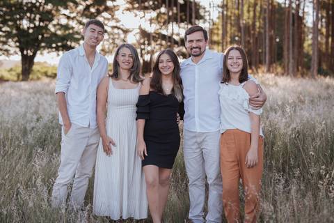 Ensaio feminino no campo'