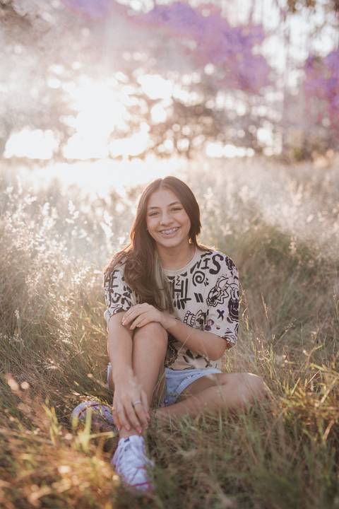 Ensaio feminino no campo'