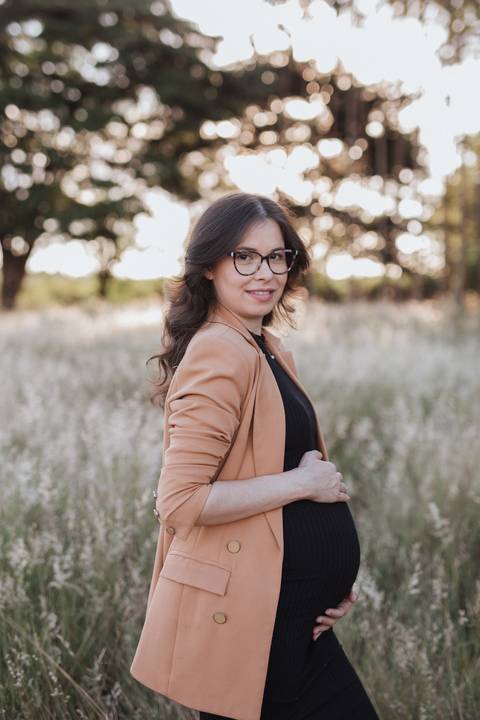 Ensaio de gestante no campo'