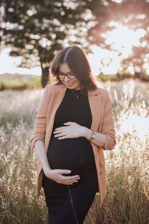 Ensaio de gestante no campo'