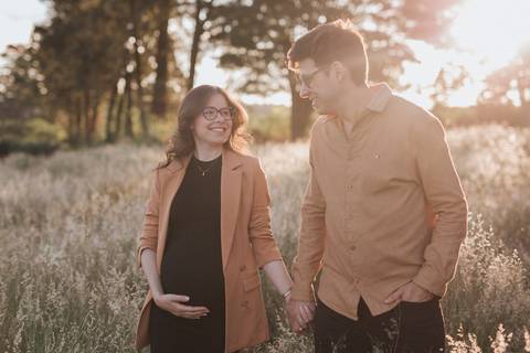 Ensaio de gestante no campo'