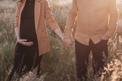 Ensaio de gestante no campo'