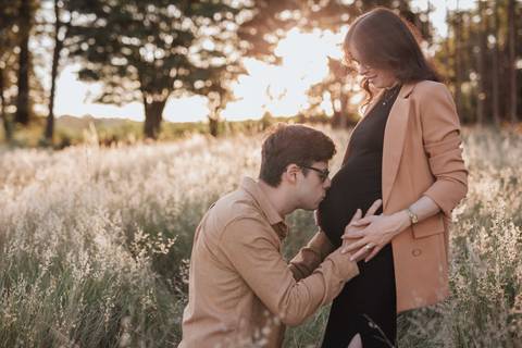 Ensaio de gestante no campo'