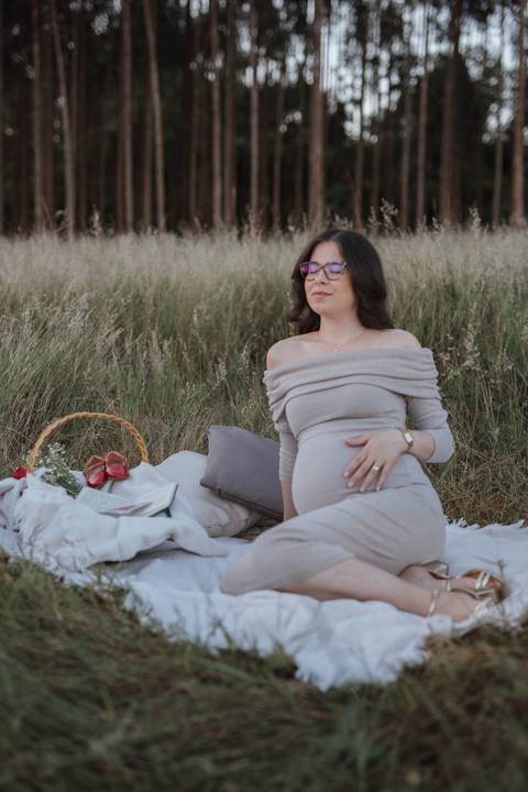 Ensaio de gestante no campo'