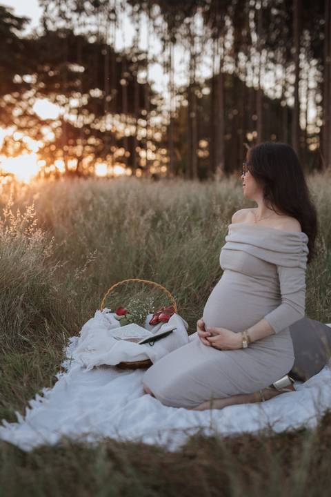 Ensaio de gestante no campo'