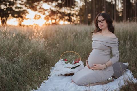 Ensaio de gestante no campo'