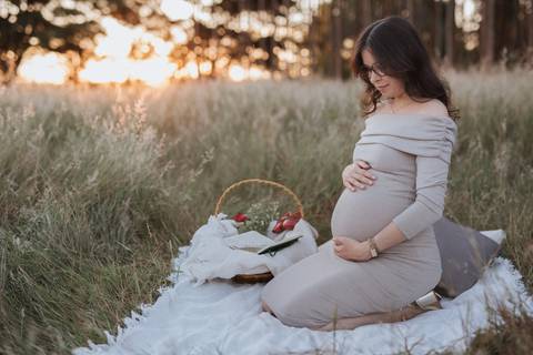 Ensaio de gestante no campo'