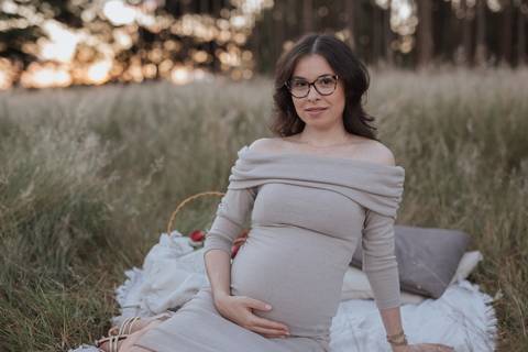 Ensaio de gestante no campo'