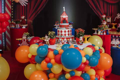 Aniversário infantil com tema de Circo'