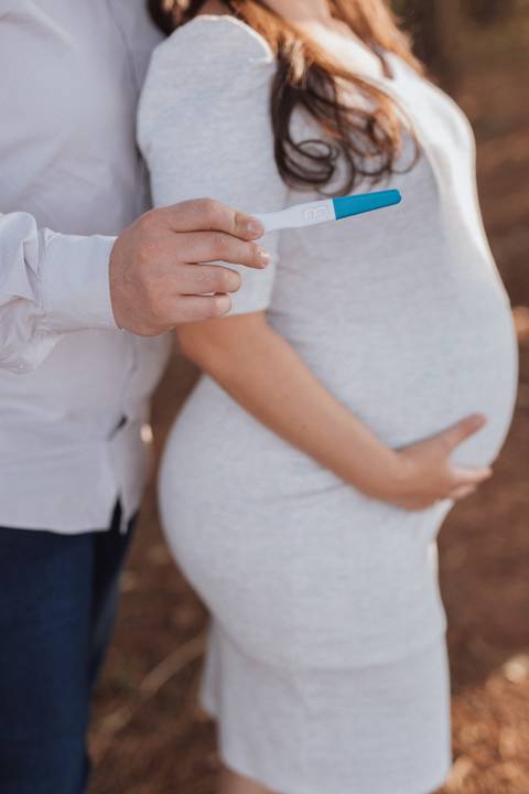 Ensaio revelação da gravidez na floresta'
