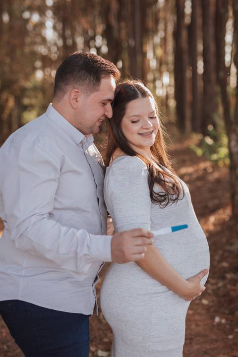 Ensaio revelação da gravidez na floresta'