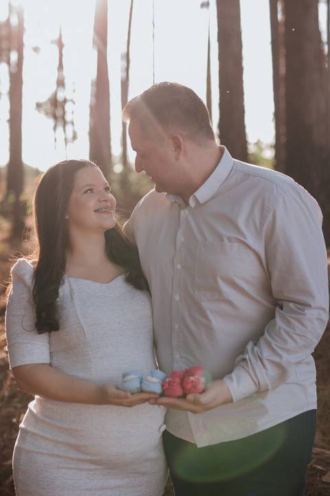 Ensaio revelação da gravidez na floresta'