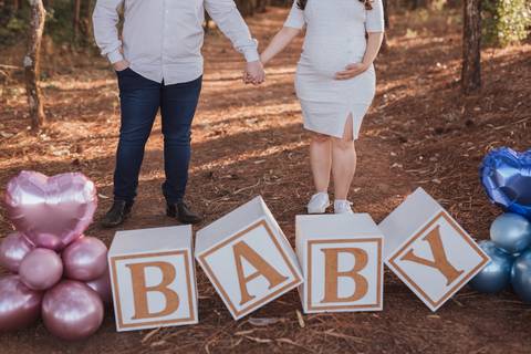 Ensaio revelação da gravidez na floresta'