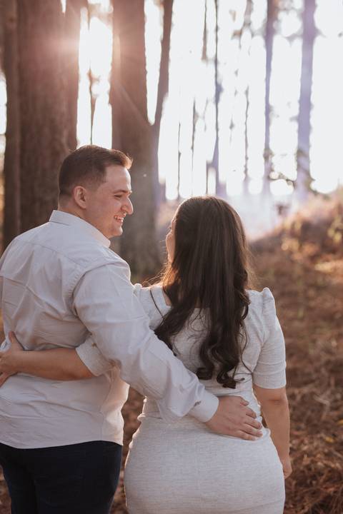 Ensaio revelação da gravidez na floresta'