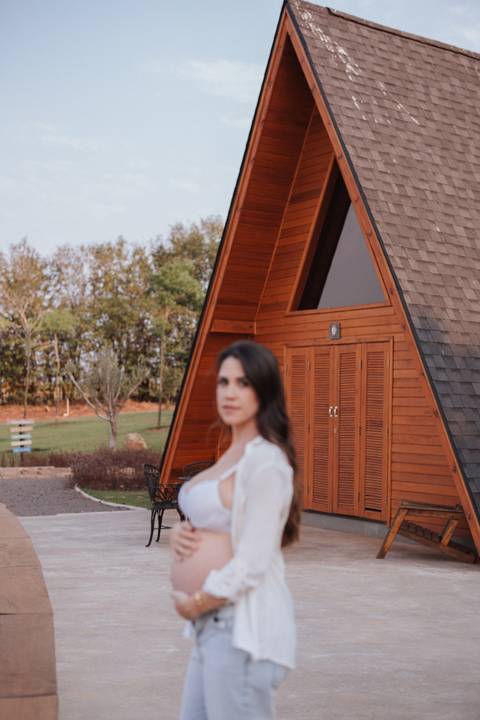 Ensaio de gestante na cabana'