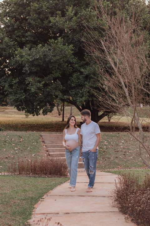 Ensaio de gestante no campo'