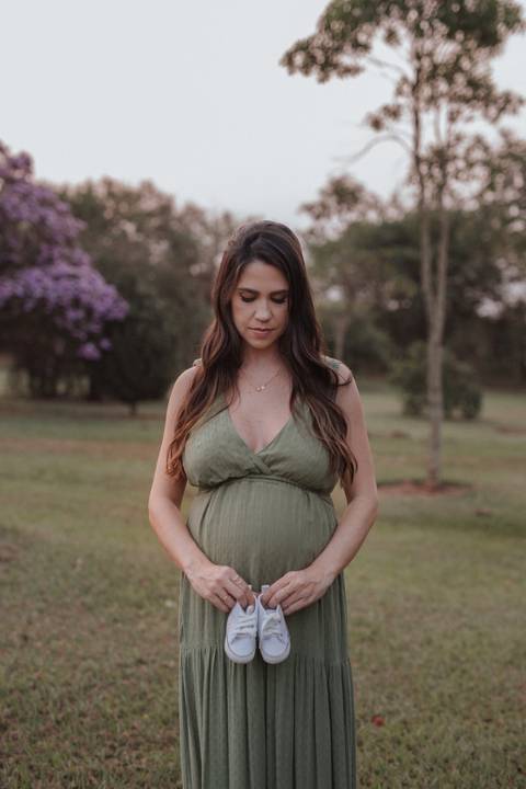 Ensaio de gestante no campo'