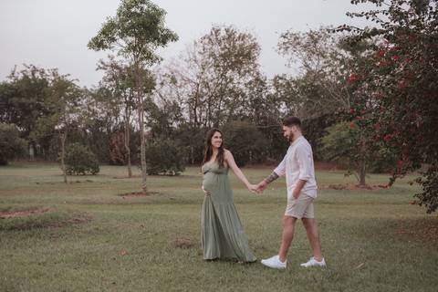 Ensaio de gestante no campo'