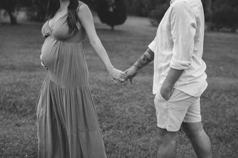 Ensaio de gestante no campo'