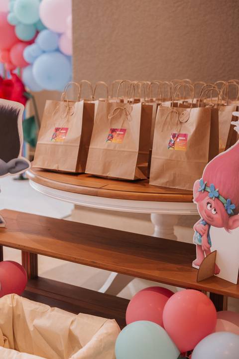 Aniversário infantil com tema de Trolls'