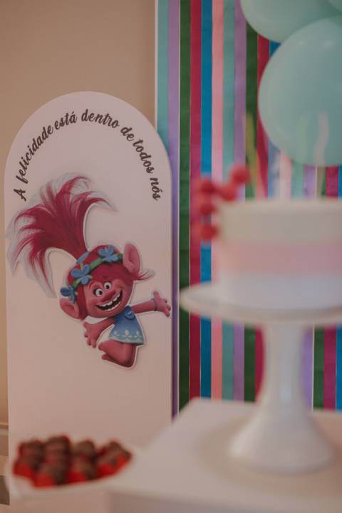 Aniversário infantil com tema de Trolls'