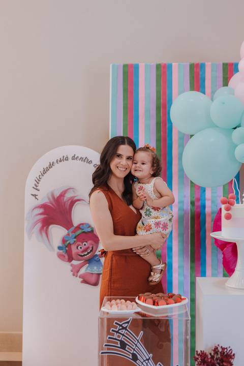 Aniversário infantil com tema de Trolls'