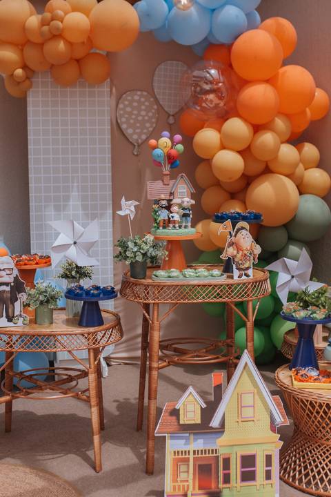 Aniversário infantil com tema UP ALTAS AVENTURAS'