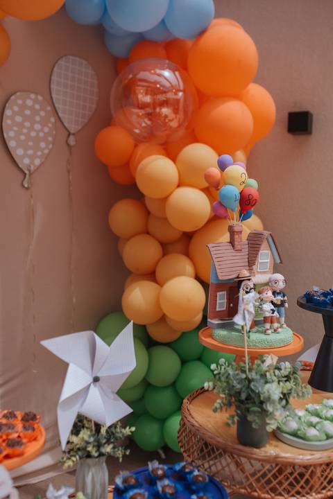 Aniversário infantil com tema UP ALTAS AVENTURAS'