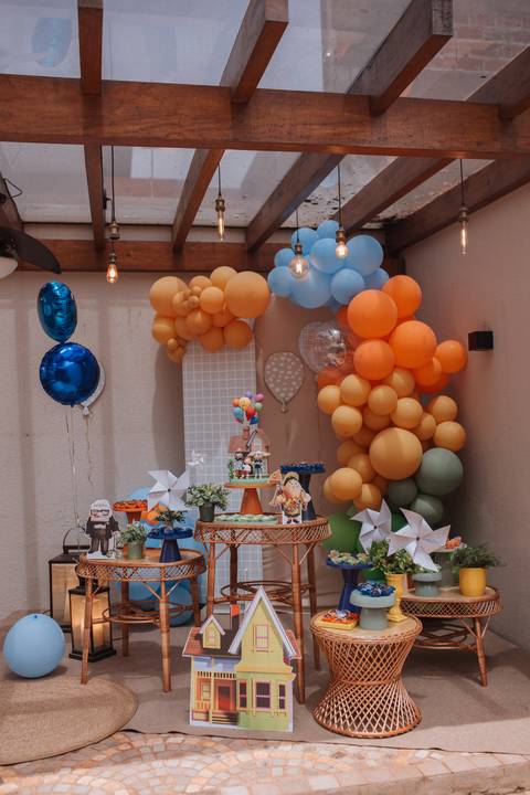 Aniversário infantil com tema UP ALTAS AVENTURAS'