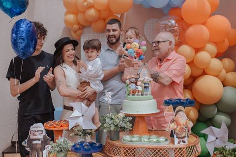 Aniversário infantil com tema UP ALTAS AVENTURAS'