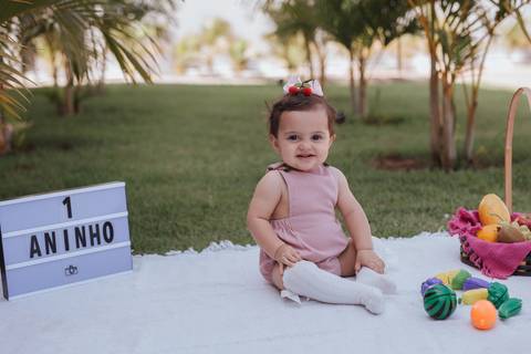 Smash the cake para meninas no campo'