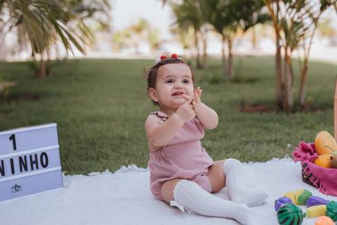 Smash the cake para meninas no campo'