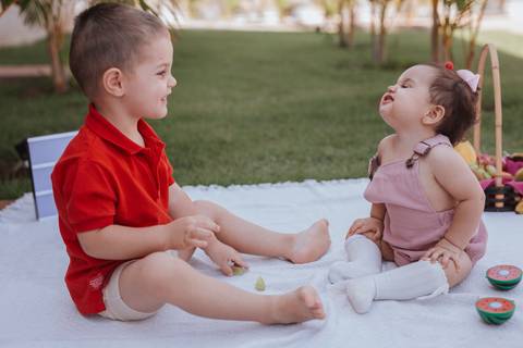 Smash the cake para meninas no campo'