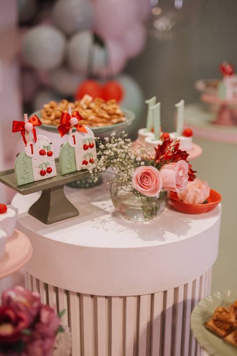 Aniversário infantil com tema de cereja'