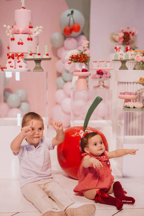 Aniversário infantil com tema de cereja'