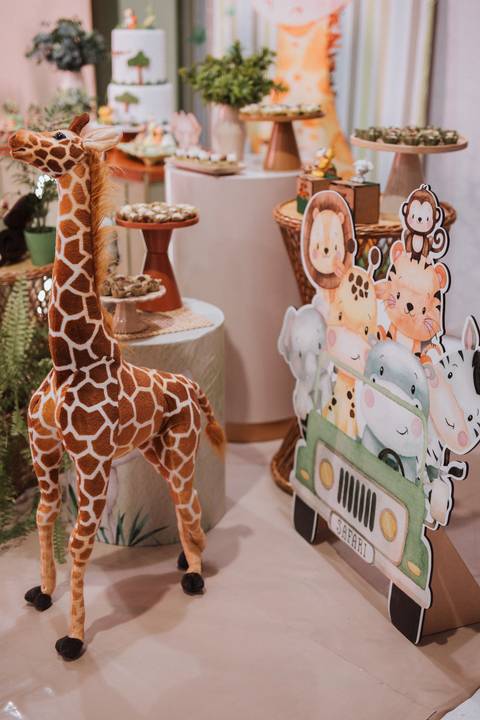 Aniversário infantil com tema de safari'