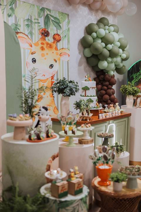 Aniversário infantil com tema de safari'