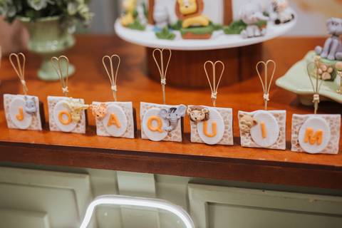 Aniversário infantil com tema de safari'