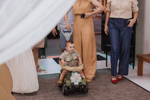 Aniversário infantil com tema de safari'