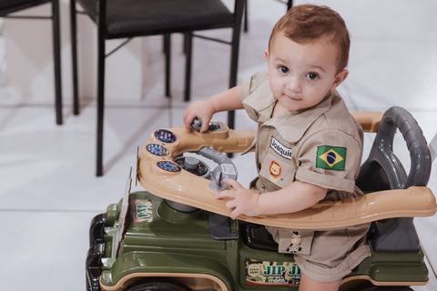 Aniversário infantil com tema de safari'