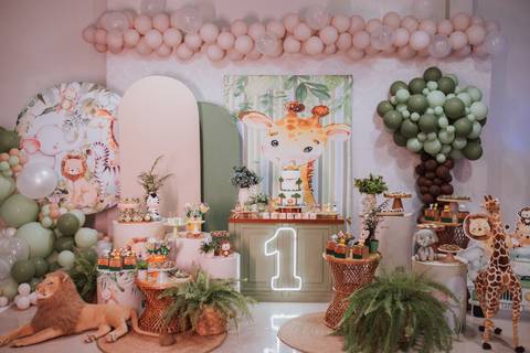 Aniversário infantil com tema de safari'