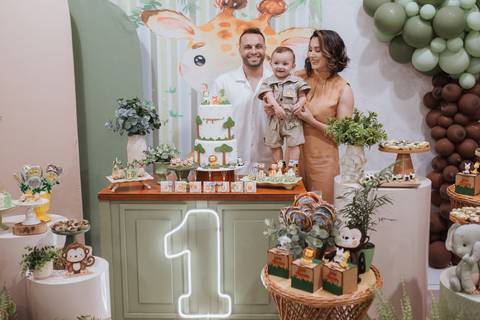 Aniversário infantil com tema de safari'