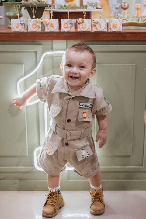 Aniversário infantil com tema de safari'