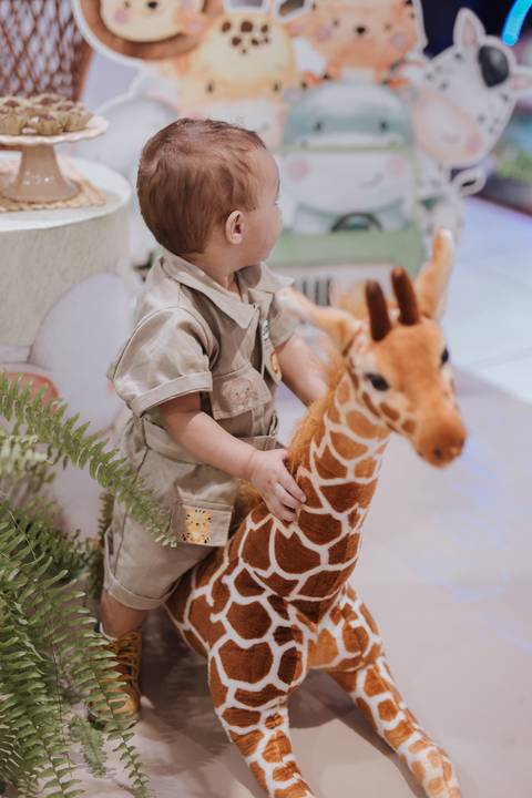 Aniversário infantil com tema de safari'