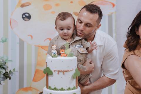 Aniversário infantil com tema de safari'